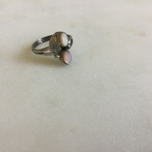 Native American Petite Mother of Pearl Ring